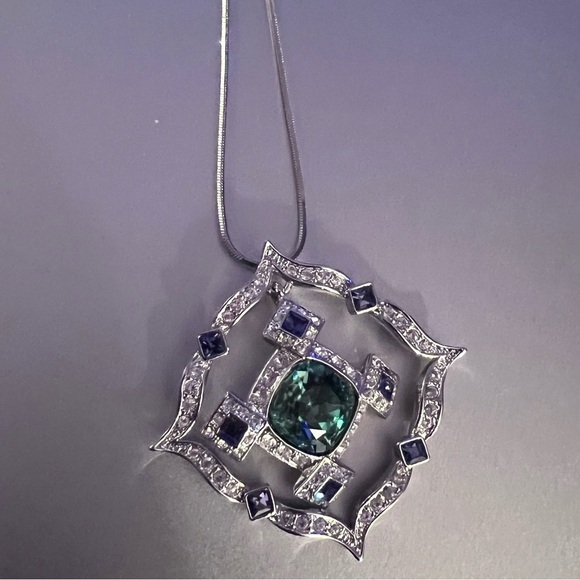 Nolan Miller Glamour Collection Melrose Avenue Rhinestone Pendant  Necklace - Picture 2 of 4